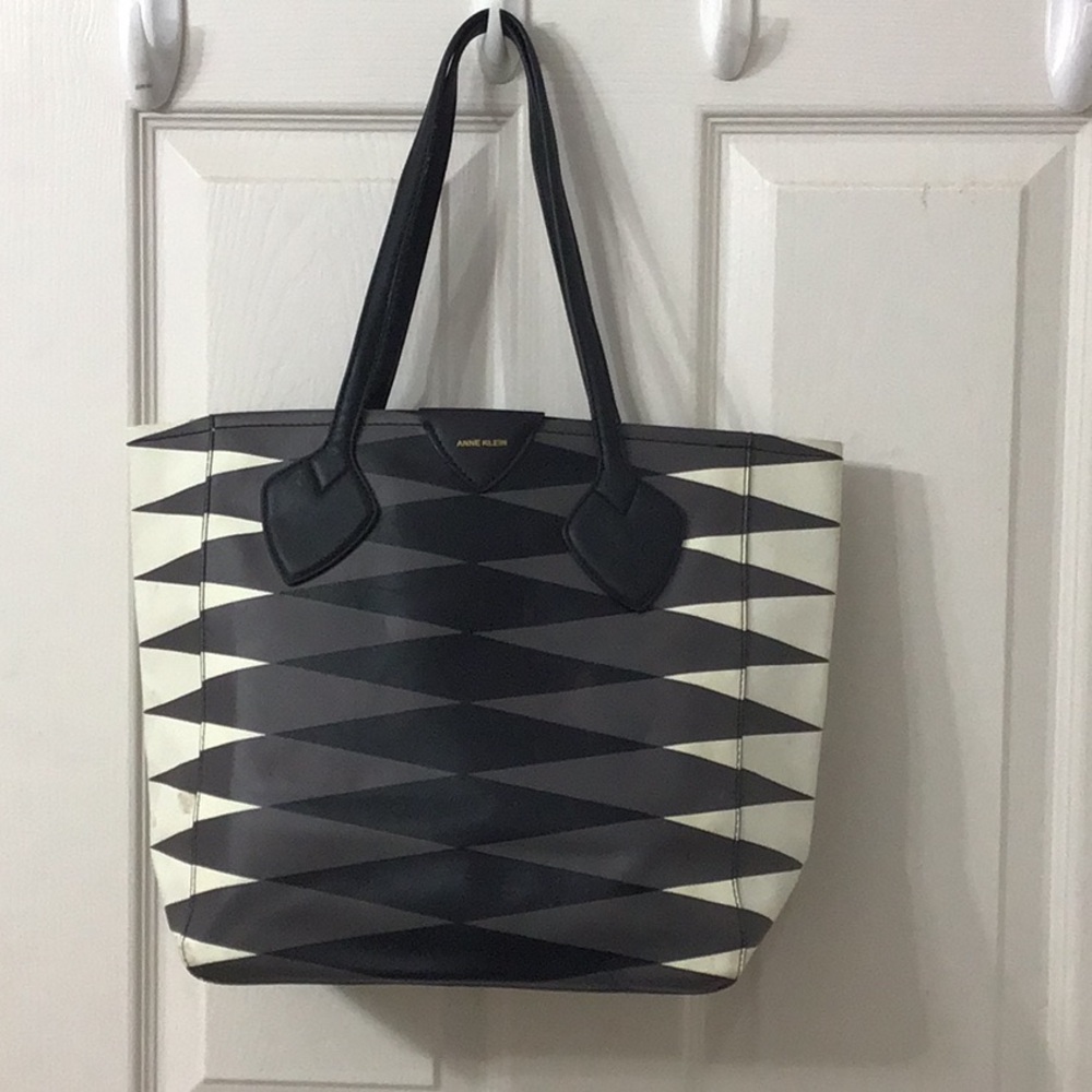 Anne Klein Black/White/Grey Patterned Design Tote Bag Zippered Compartment.